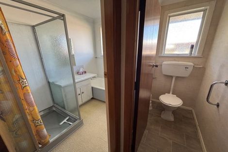 Photo of property in 3 Hollows Crescent, Takaro, Palmerston North, 4412