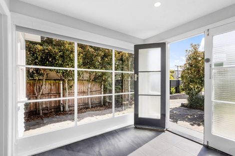 Photo of property in 202 Weston Road, St Albans, Christchurch, 8052