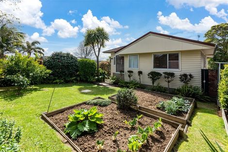 Photo of property in 68 Bradbury Road, Botany Downs, Auckland, 2010