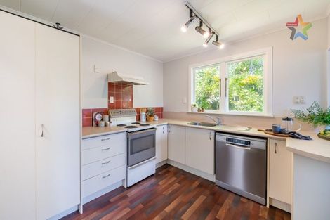 Photo of property in 7 Zeala Grove, Stokes Valley, Lower Hutt, 5019