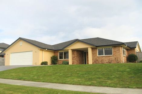 Photo of property in 61 Cashmere Drive, Fitzherbert, Palmerston North, 4410