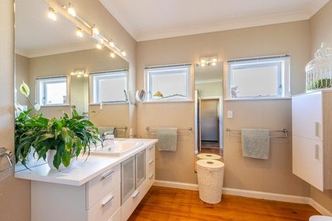 Photo of property in 24 Auckland Road, Greenmeadows, Napier, 4112