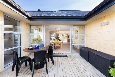 Photo of property in 37 Highgrove, Saint Clair, Dunedin, 9012