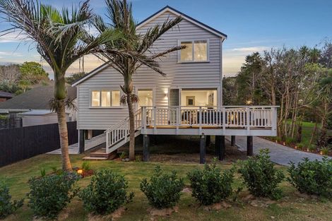 Photo of property in 32a Sandown Road, Rothesay Bay, Auckland, 0630