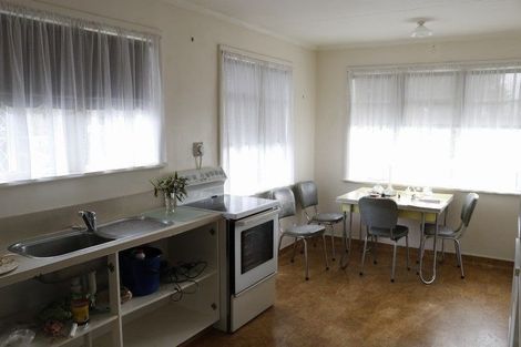 Photo of property in 15 Egmont Street, Castlecliff, Whanganui, 4501