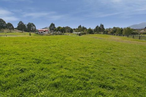 Photo of property in 2 Lochinvar Lane, Acacia Bay, Taupo, 3385