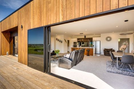 Photo of property in 91 Oak Road, Poraiti, Napier, 4112