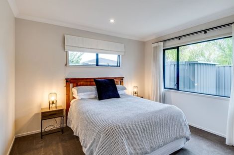 Photo of property in 28 Orotu Drive, Poraiti, Napier, 4112