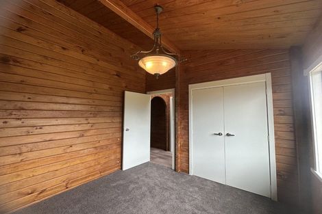 Photo of property in 137 Simpson Road, Henderson Valley, Auckland, 0614