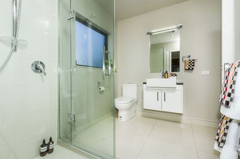 Photo of property in 2/304 Beach Road, Campbells Bay, Auckland, 0630