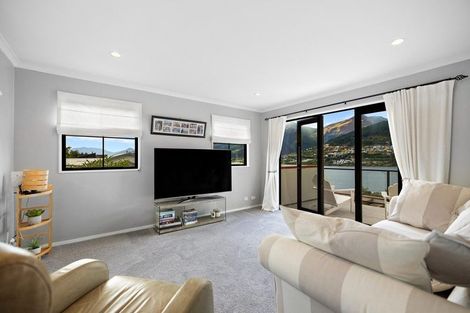 Photo of property in 62 Oregon Drive, Kelvin Heights, Queenstown, 9300
