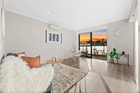 Photo of property in 3/20 Kerewhenua Crescent, Hobsonville, 0616
