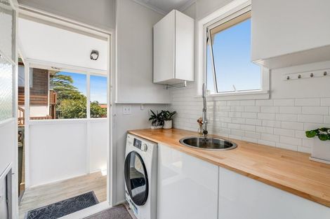 Photo of property in 1/50 Kaipatiki Road, Glenfield, Auckland, 0629