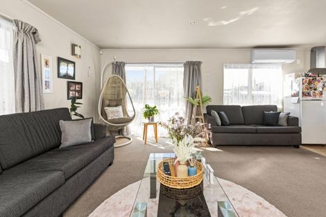 Photo of property in 914 Grove Road, Mayfair, Hastings, 4122