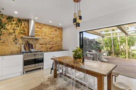 Photo of property in 2a Wesley Street, Devonport, Auckland, 0624