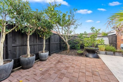 Photo of property in 1/15 Milford Road, Milford, Auckland, 0620