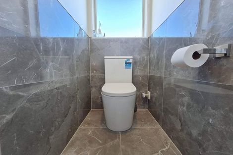 Photo of property in 1/8 Flaunty Place, West Harbour, Auckland, 0618