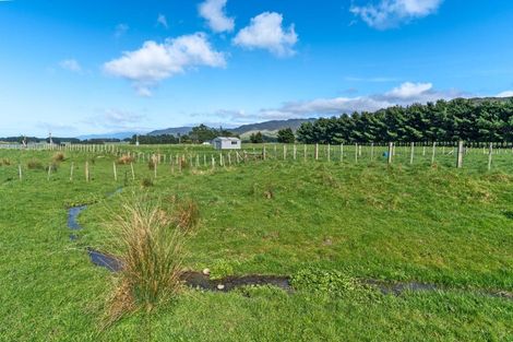 Photo of property in 360 Western Lake Road, Western Lake, Featherston, 5773