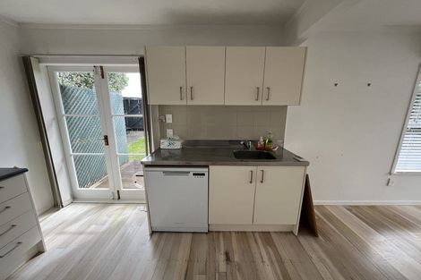 Photo of property in 1/167 Forrest Hill Road, Forrest Hill, Auckland, 0620