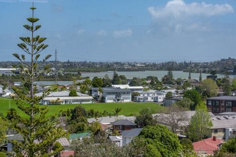 Photo of property in 31 Miramar Place, Pakuranga, Auckland, 2010