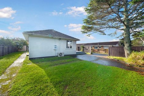 Photo of property in 79 Godley Road, Green Bay, Auckland, 0604