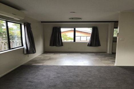 Photo of property in 3 Thalia Place, Totara Vale, Auckland, 0629