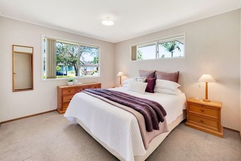 Photo of property in 9 Tyndrum Place, Highland Park, Auckland, 2010