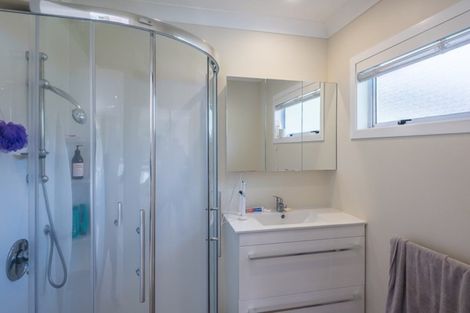 Photo of property in 12 Sunny Glen, Waikanae, 5036