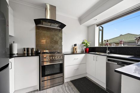 Photo of property in 2 Shannon Place, Nawton, Hamilton, 3200