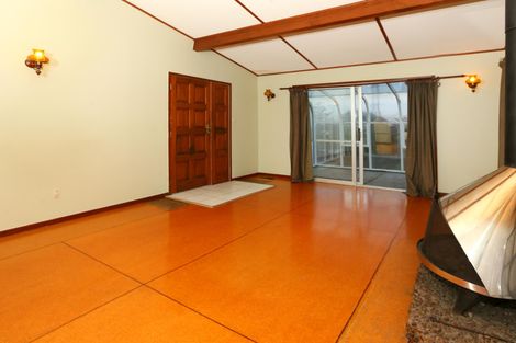 Photo of property in 6 Meadow Crescent, Te Atatu South, Auckland, 0602