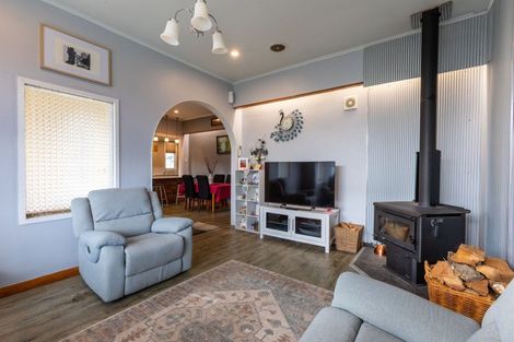 Photo of property in 55 Swinburn Street, Dannevirke, 4930