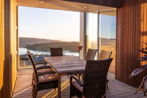 Photo of property in 10 Seascape View, Paremata, Porirua, 5024