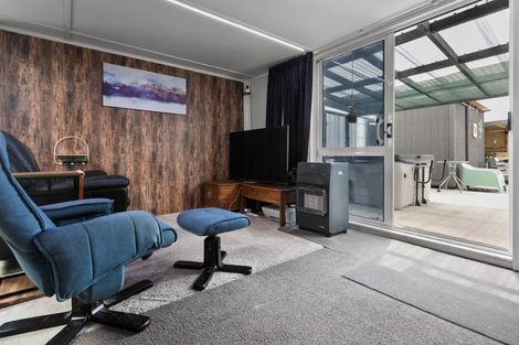 Photo of property in 64 Farm Road, Waipukurau, 4284