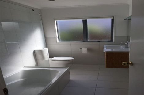 Photo of property in 73 Dress Circle, Newlands, Wellington, 6037