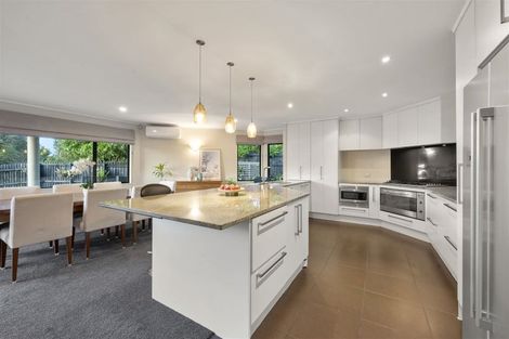 Photo of property in 8 Almond Grove, Greenhithe, Auckland, 0632