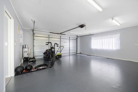 Photo of property in 10 Lupetti Rise, West Harbour, Auckland, 0618