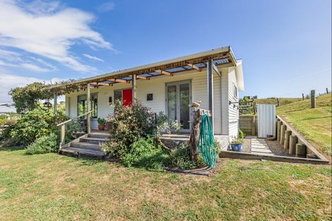 Photo of property in 214 Heatherlea Road East, Levin, 5571