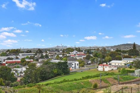 Photo of property in 2/67 West Coast Road, Glen Eden, Auckland, 0602