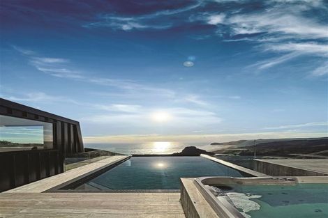 Photo of property in 81 Piha Road, Piha, New Lynn, 0772