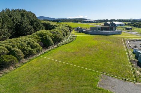 Photo of property in 3 Knoyle Road, Riversdale Beach, Masterton, 5872