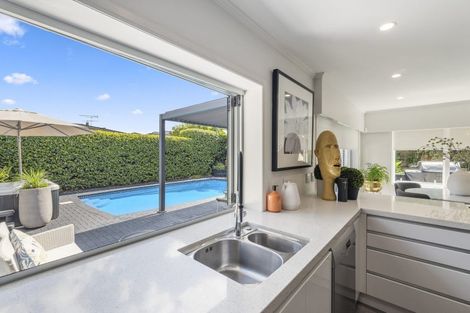 Photo of property in 9 Seymour Road, Mellons Bay, Auckland, 2014