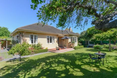 Photo of property in 216 Saint Leonards Avenue, Saint Leonards, Hastings, 4120