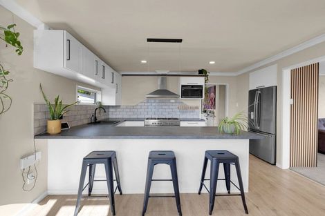 Photo of property in 43 Oakfield Crescent, Pukete, Hamilton, 3200