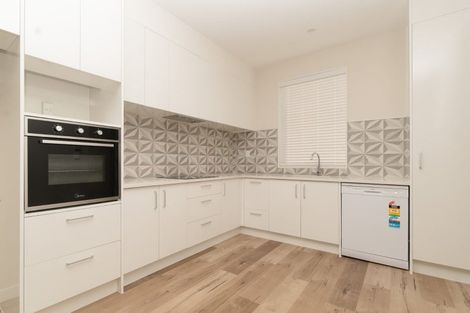 Photo of property in 2/86 Fred Taylor Drive, Westgate, Auckland, 0814