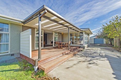 Photo of property in 15 Frensham Crescent, Woolston, Christchurch, 8062