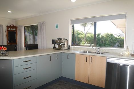 Photo of property in 121 Weggery Drive, Waikanae Beach, Waikanae, 5036