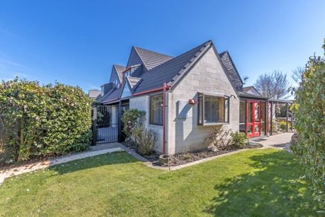 Photo of property in 2/27 Dovedale Avenue, Ilam, Christchurch, 8041