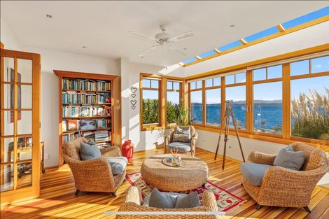 Photo of property in 7 Maire Street, Eastbourne, Lower Hutt, 5013