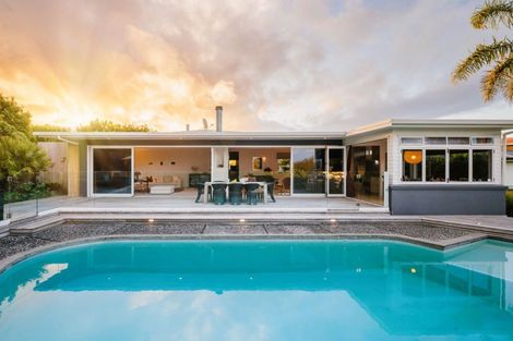 Photo of property in 42 Beerescourt Road, Beerescourt, Hamilton, 3200