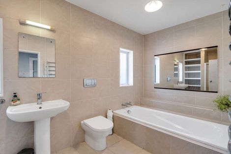 Photo of property in 139d High Street, Oxford, 7430